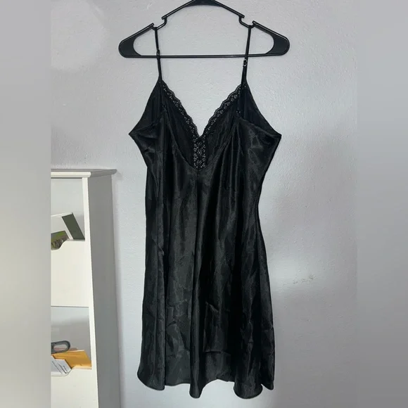 Delicates Black Lace Slip - Picture 5 of 9